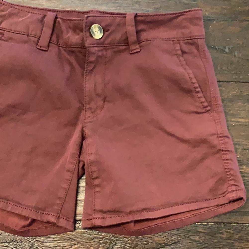 AEO Twill Midi Burgundy Stretch Shorts - Picture 1 of 6